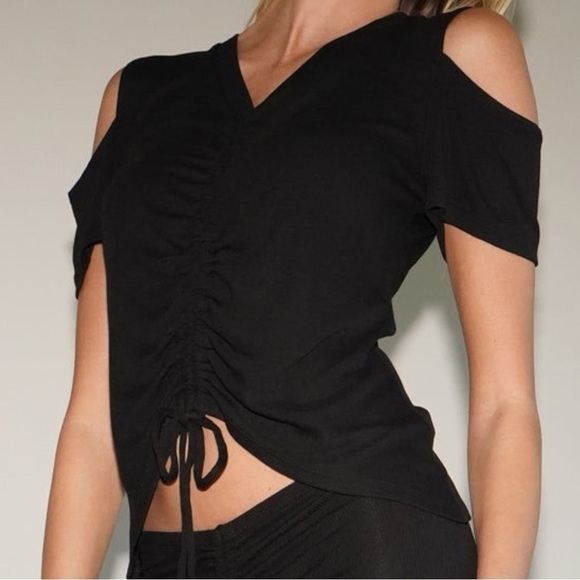 Revolve LNA Brighton Top in Black Size 3X Plus Cold Shoulder V Neck Ruched - Picture 6 of 13